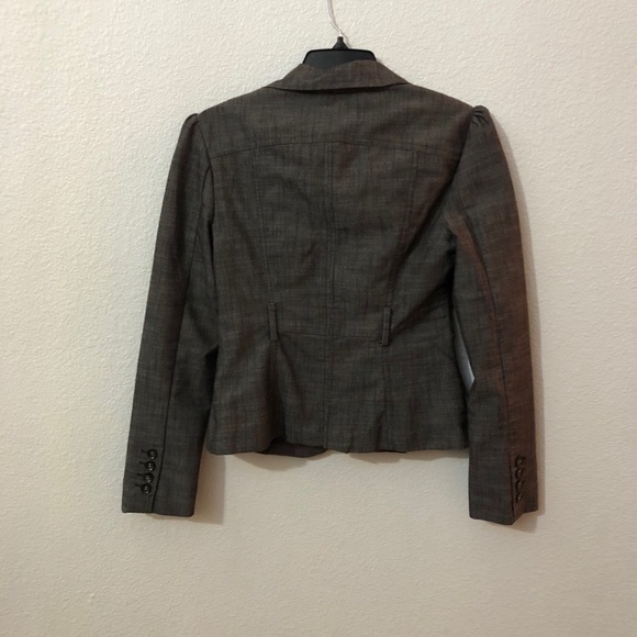 B.Wear jacket - Picture 3 of 5